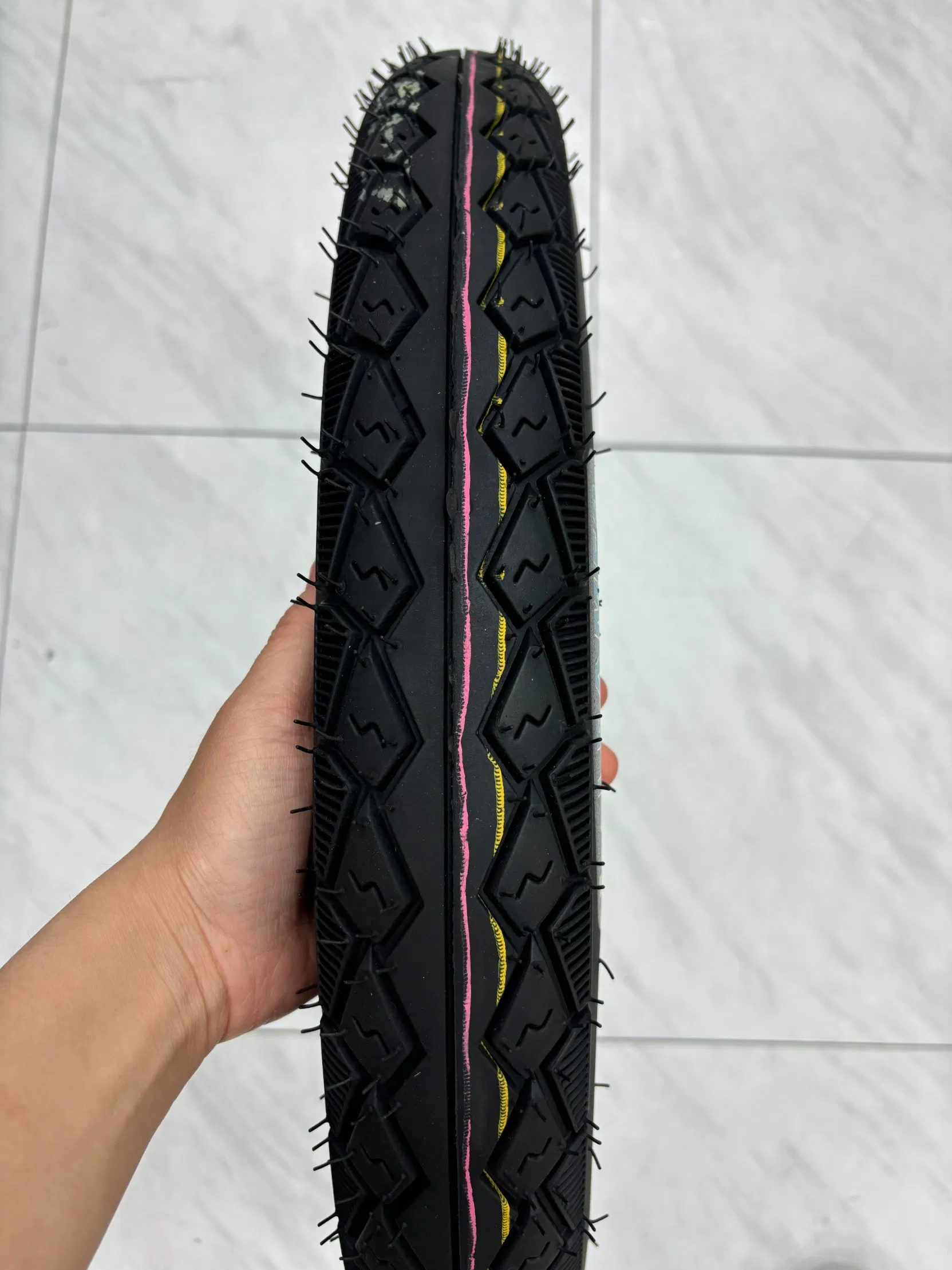 High Quality Motorcycle Tire 2.75-17 Tubeless Tyre for Motor Ds388