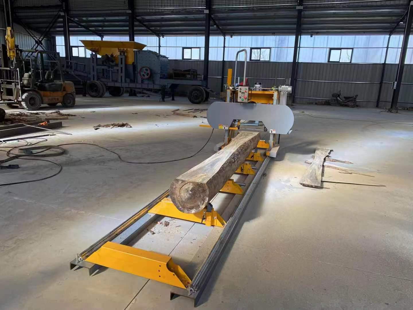 630 mm Horizontal Band Saw for Log Cutting