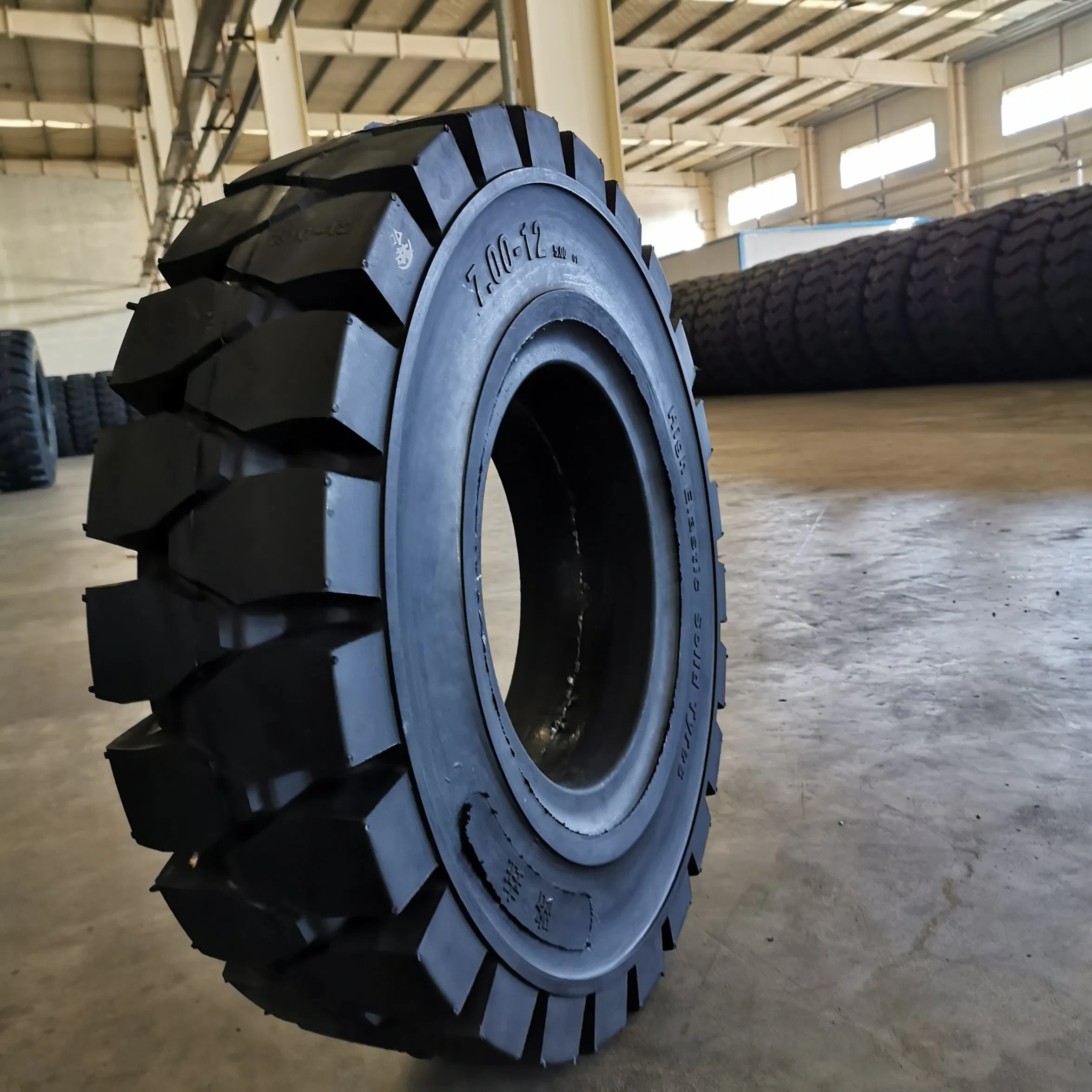 Шины для погрузчиков: пневматические, цельнолитые, 7.00-12