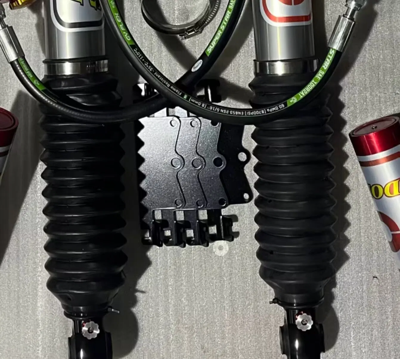 Tank 300 Nitrogen Shock Absorber Lift Kit - off-Road Upgrade