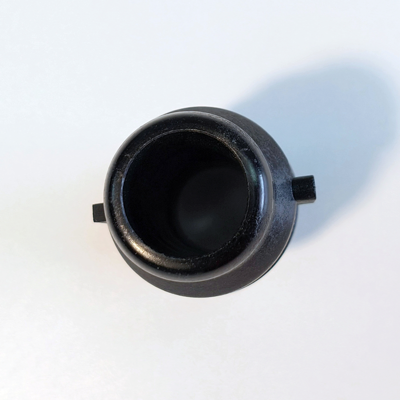 Фланцевый штуцер топливной трубки черный