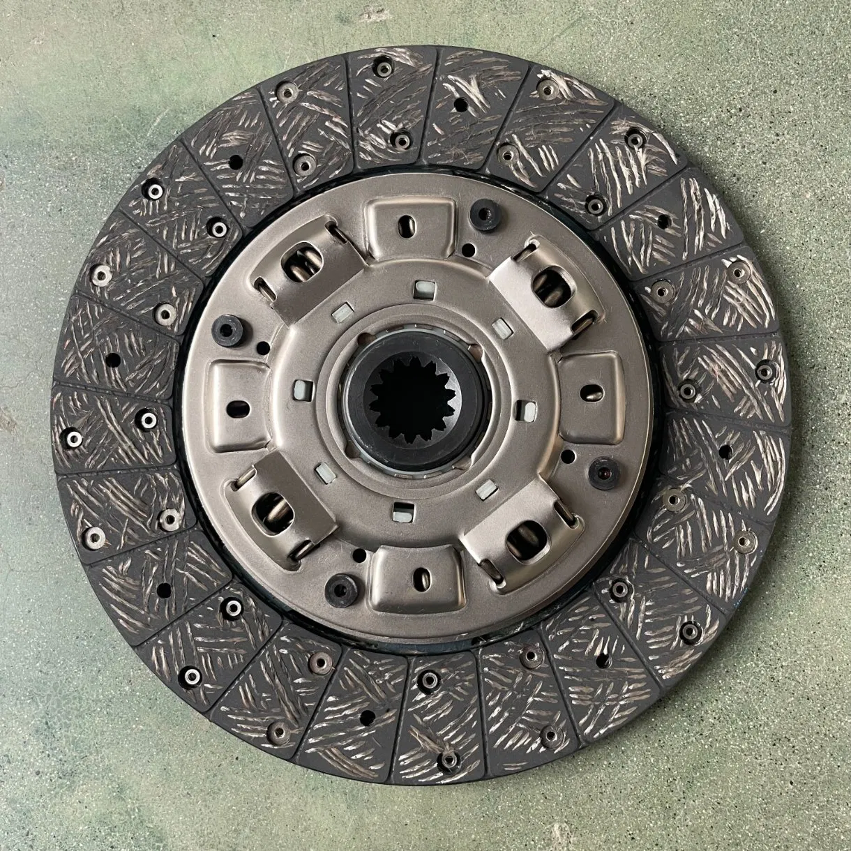 High-Quality Clutch Disc Kit for Cars/Trucks, OEM Standard Replacement
