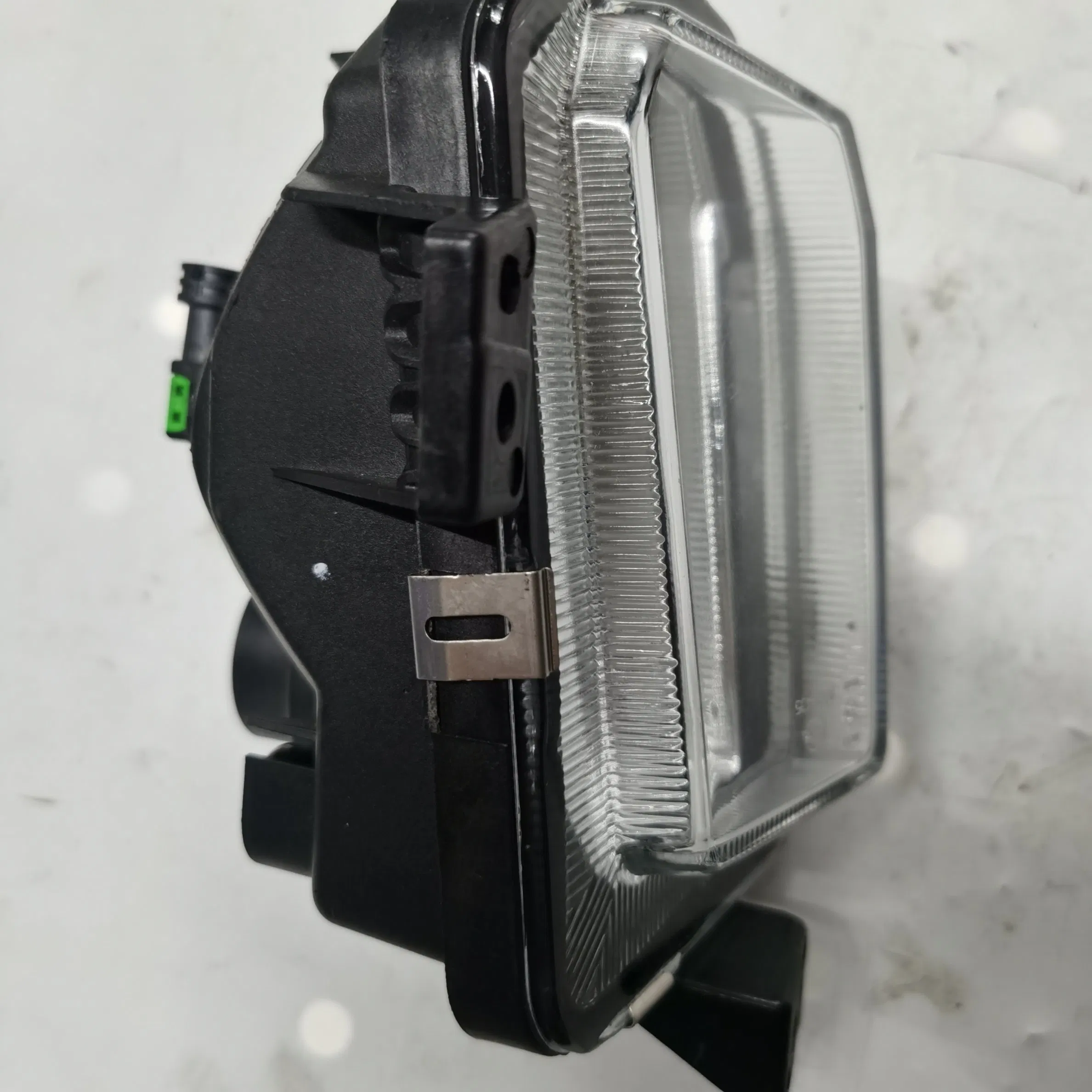 Противотуманная фара передняя Saic Maxus T60 C00047559 C00047560