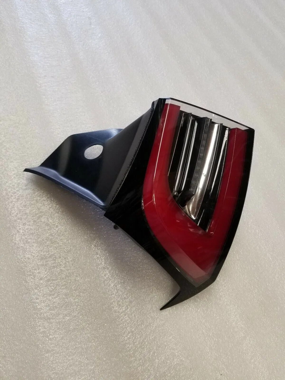 Фонарь задний Tesla Model 3 2017-2020 (правый)