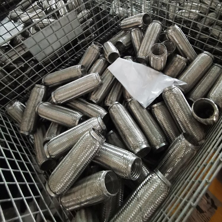 Гофрированная труба глушителя с двойной оплеткой