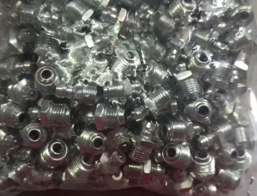 Маслёнка (пресс-маслёнка) Sinotruk 18*10/16*8