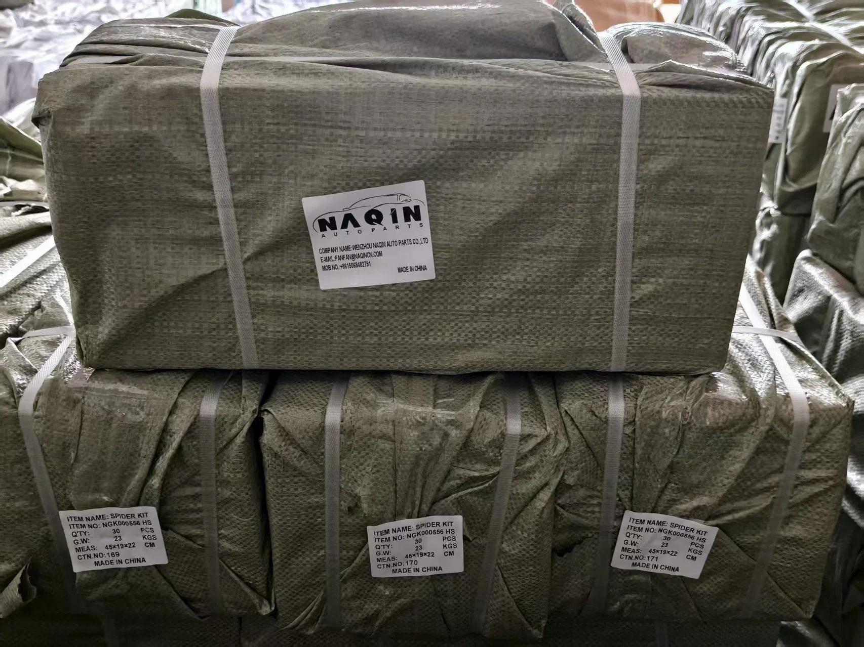 Made in China Price Naqin Auto Car Parts Universal Joint for Toyota Hiace Hilux Landcruiser Hyundai Nissan Suzuki Mitsubishi Canter Fuso Mercedes Benz Sprinter