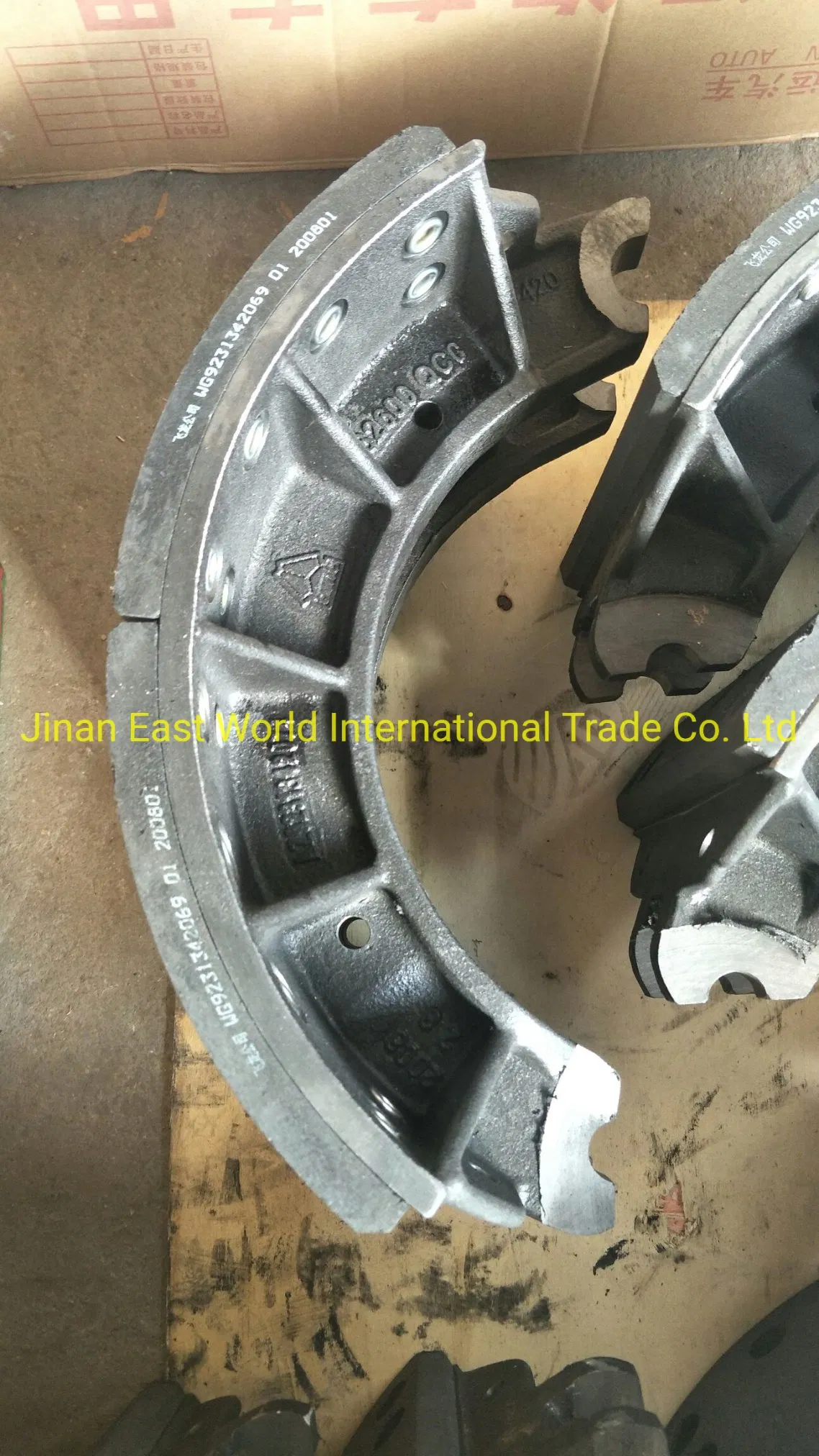 Задний фонарь LED Sinotruk HOWO A7 WG9925810002