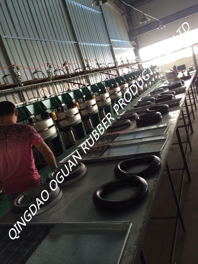 Шина мотоциклетная бескамерная 300-17