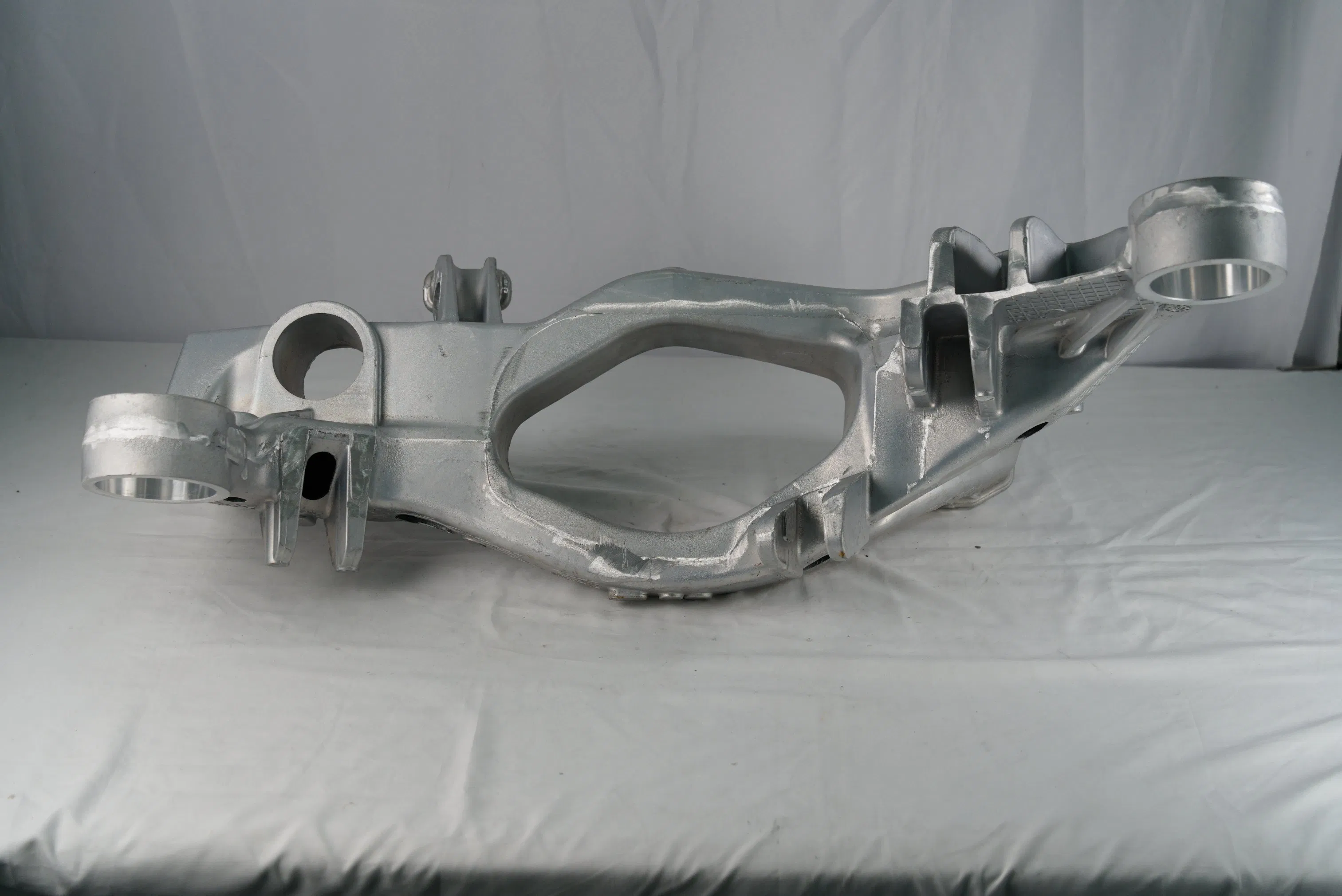 Advanced CNC Machining Subframe Aluminium T4 T5 T6 Low Pressure Die Casting Process