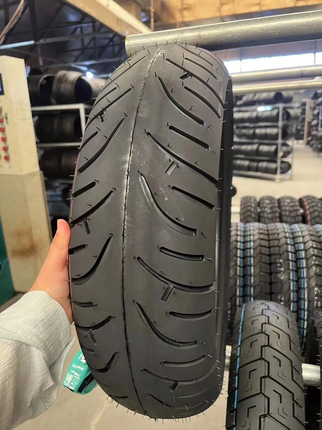 Мотошина бескамерная 150/70-13 для спорта и гонок