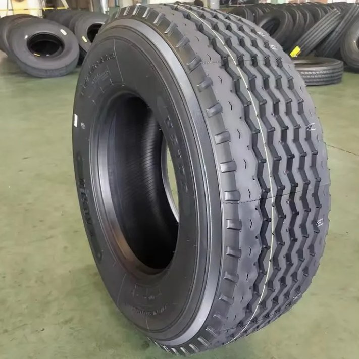 All-Steel Radial Truck Drive Tire with Deep Tread Pattern for Wear Resistance, Suitable for Long-Haul Heavy-Duty Freight.
