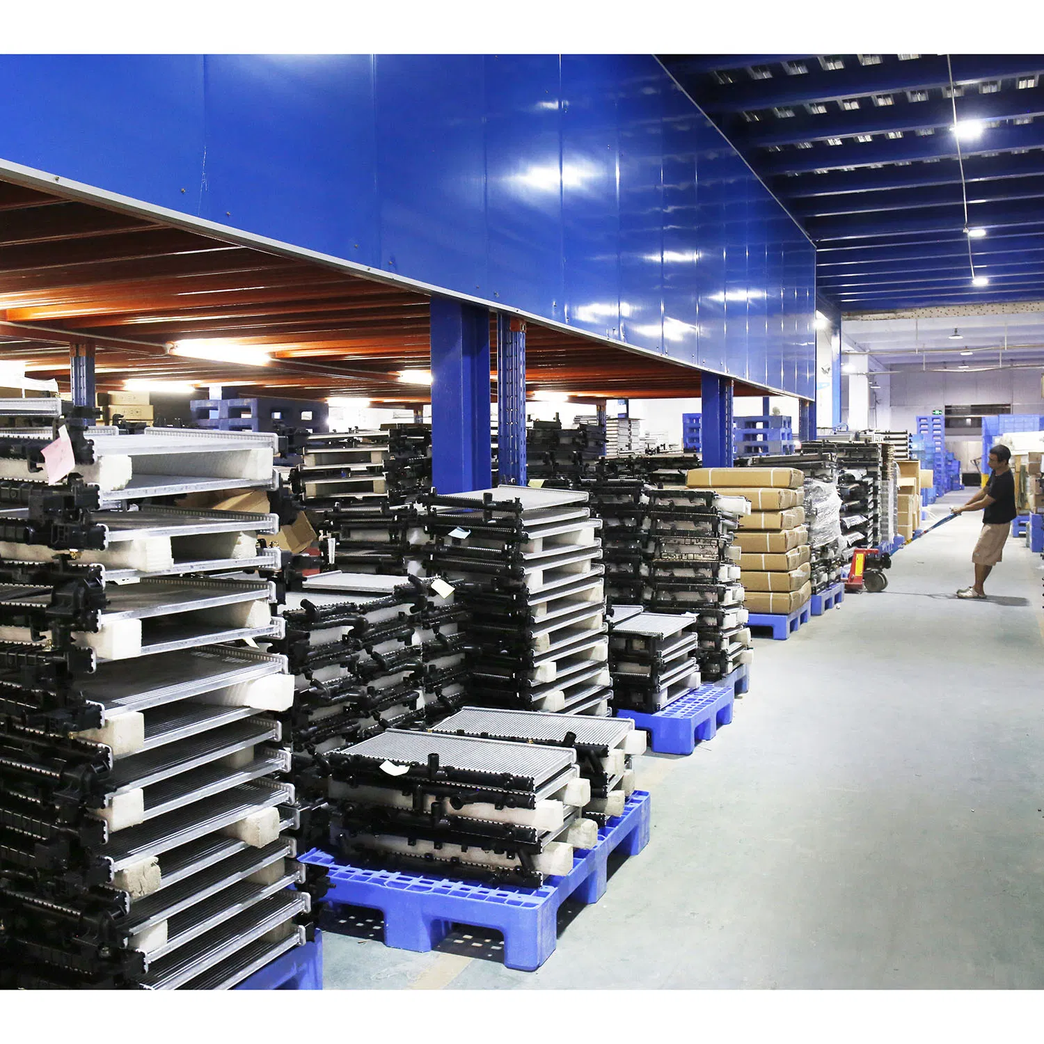 Интеркулер для Toyota RAV4 E+ 2.5л 2020