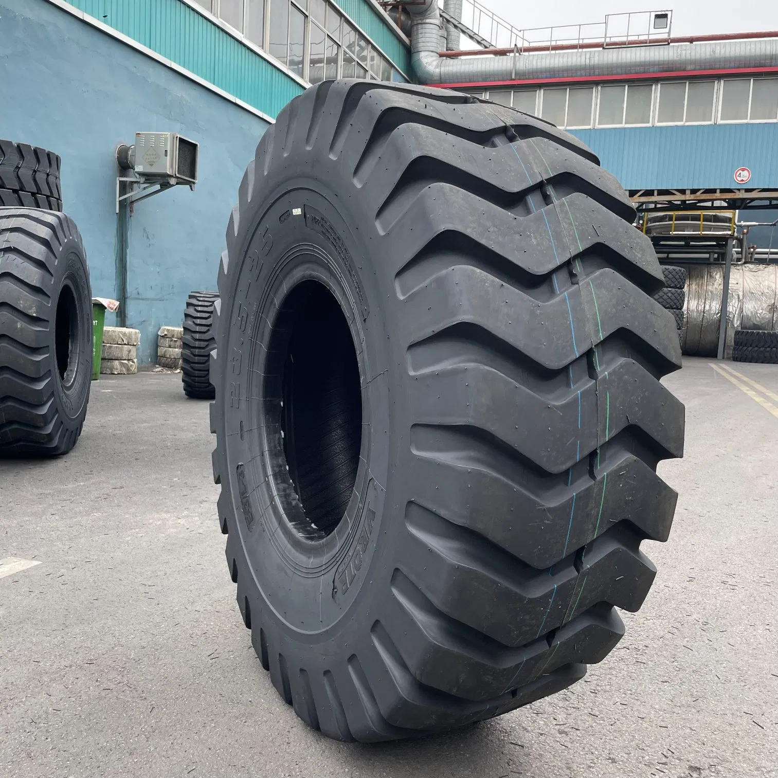 Forklift Solid Tyre Wheel Loader OTR Industrial Tires with Inner Tube Rims Wholesale for Truck China Factory Supply Llantas 11r22.5 295/80r22.5 17.5-25 23.5-25