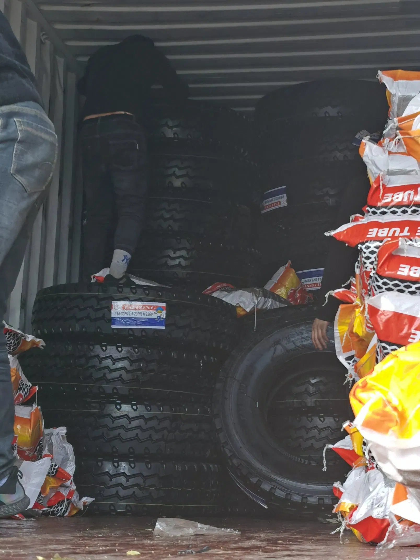 China Wholesale Radial Truck Tyre, Bus Tyre, TBR Tyre, Car Tyres, Passenger Car Tyre, OTR Tyre
