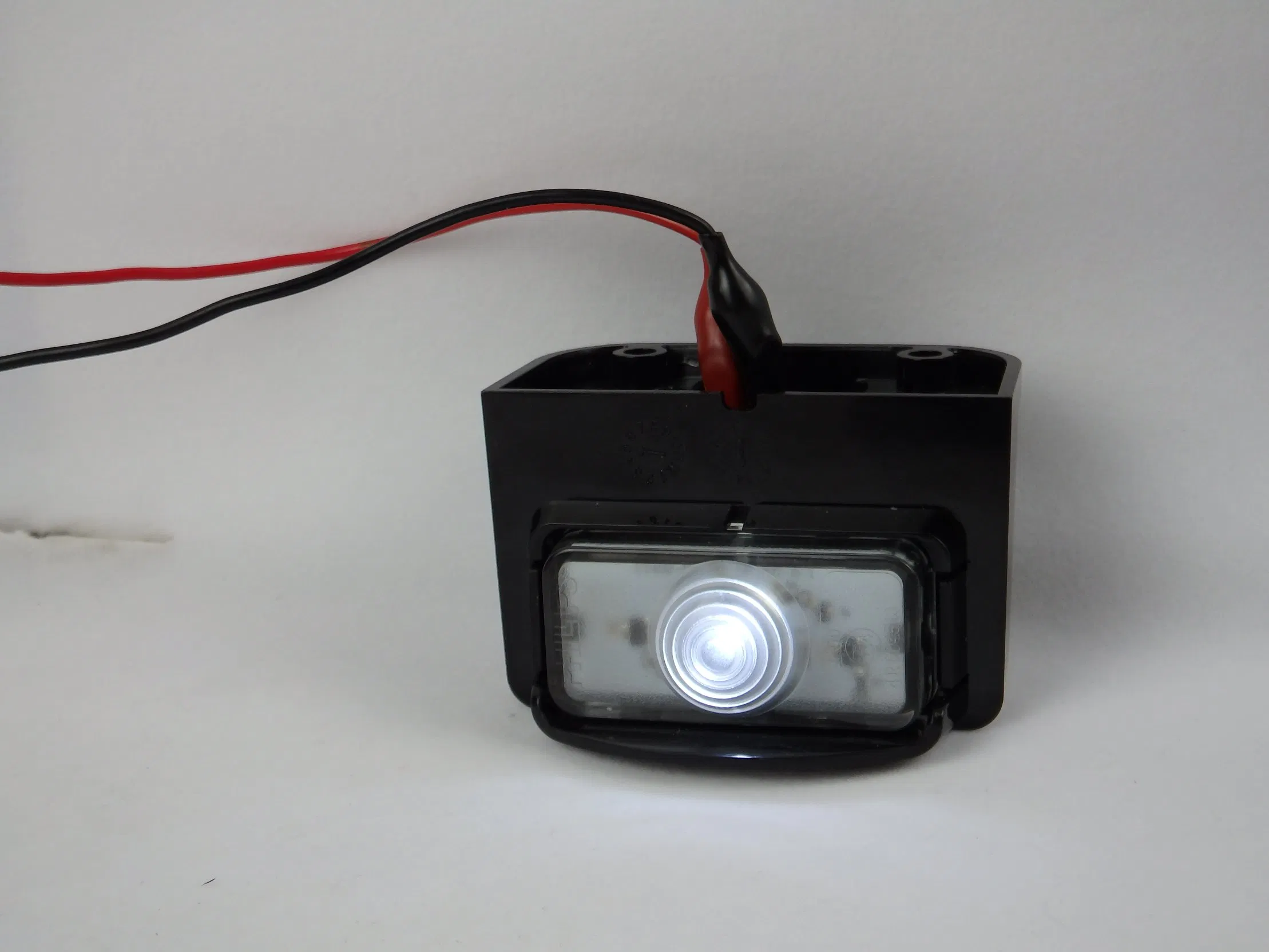 Светодиодный фонарь номерного знака E-MARK 10-30V для грузовиков