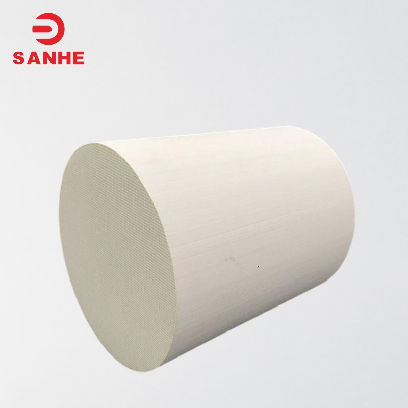 Керамическая сотовая подложка-носитель катализатора