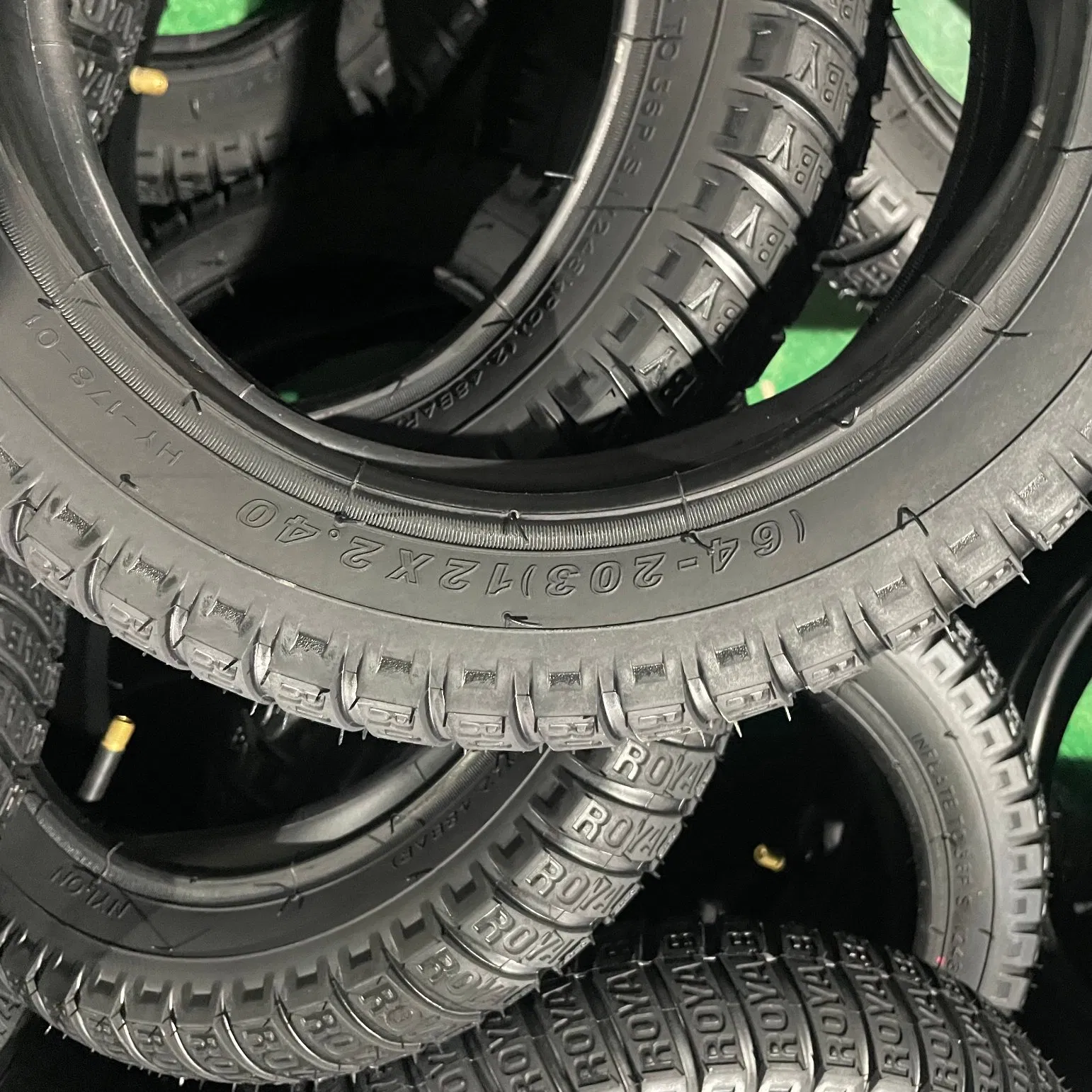 Проколозащитная велосипедная покрышка 700x35C