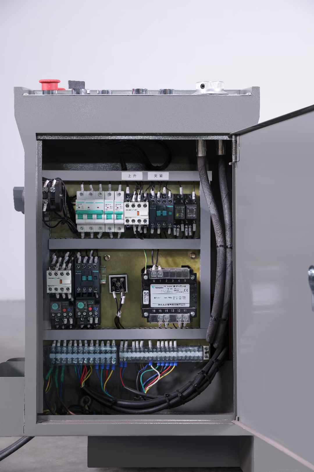 Горизонтальная ленточная пила 5.5 кВт автоматическая