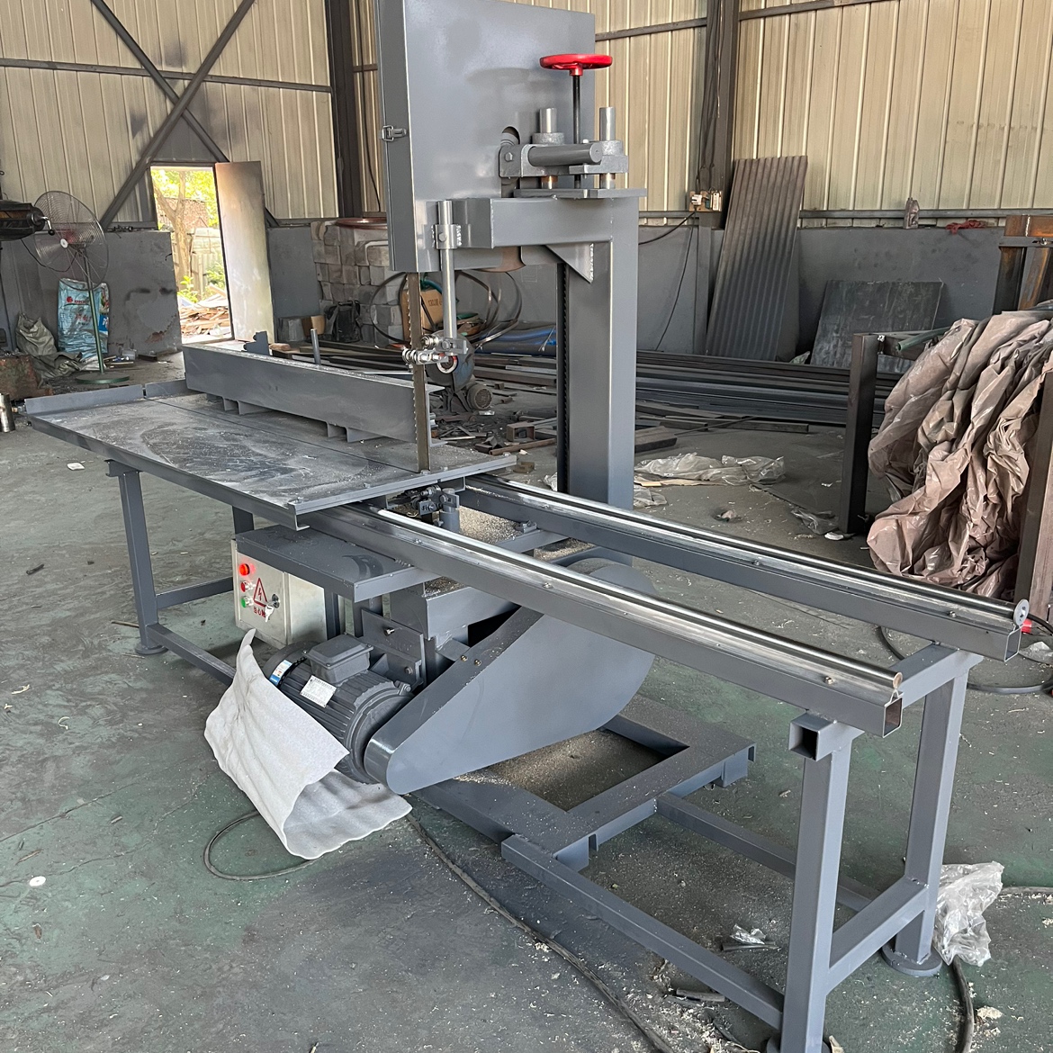 Vertical Band Saw Machine / Wood Cutting Machine / Portable Sawmill for Sale