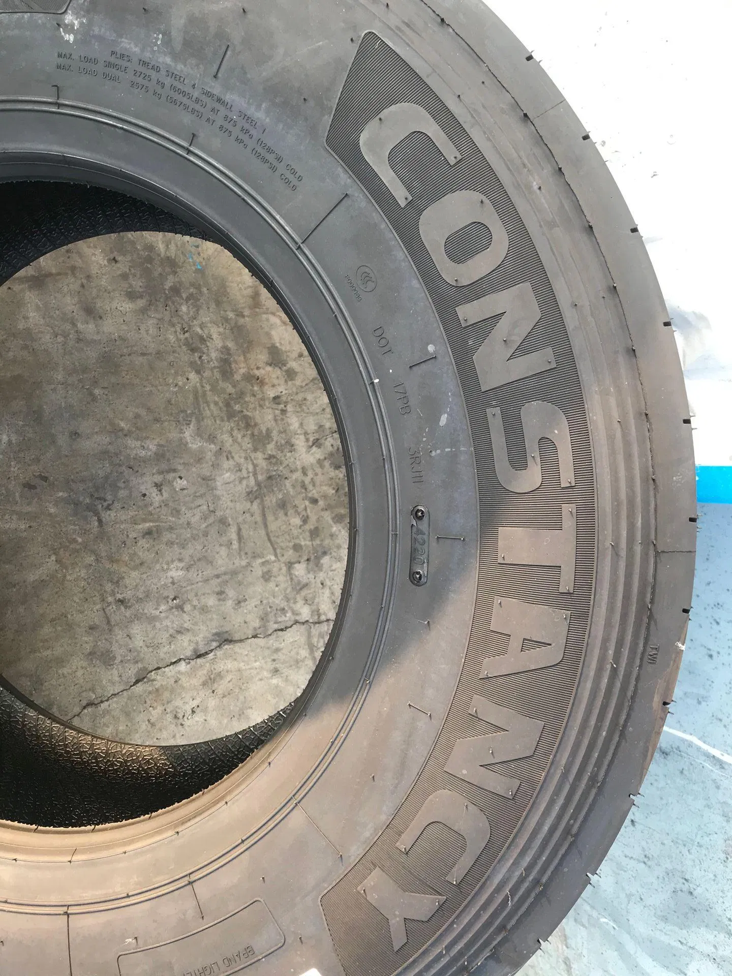 Constancy Brand Truck Tyre 9.5r17.5 FC33 OEM Quality TBR Tires Commercial Vehicle Fuel-Efficient All-Steel Design Low MOQ