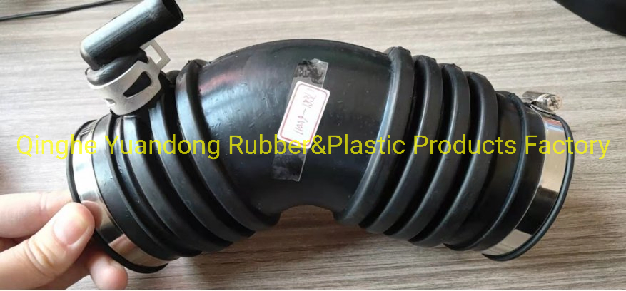 Воздушный патрубок Toyota Hilux 17881-54060