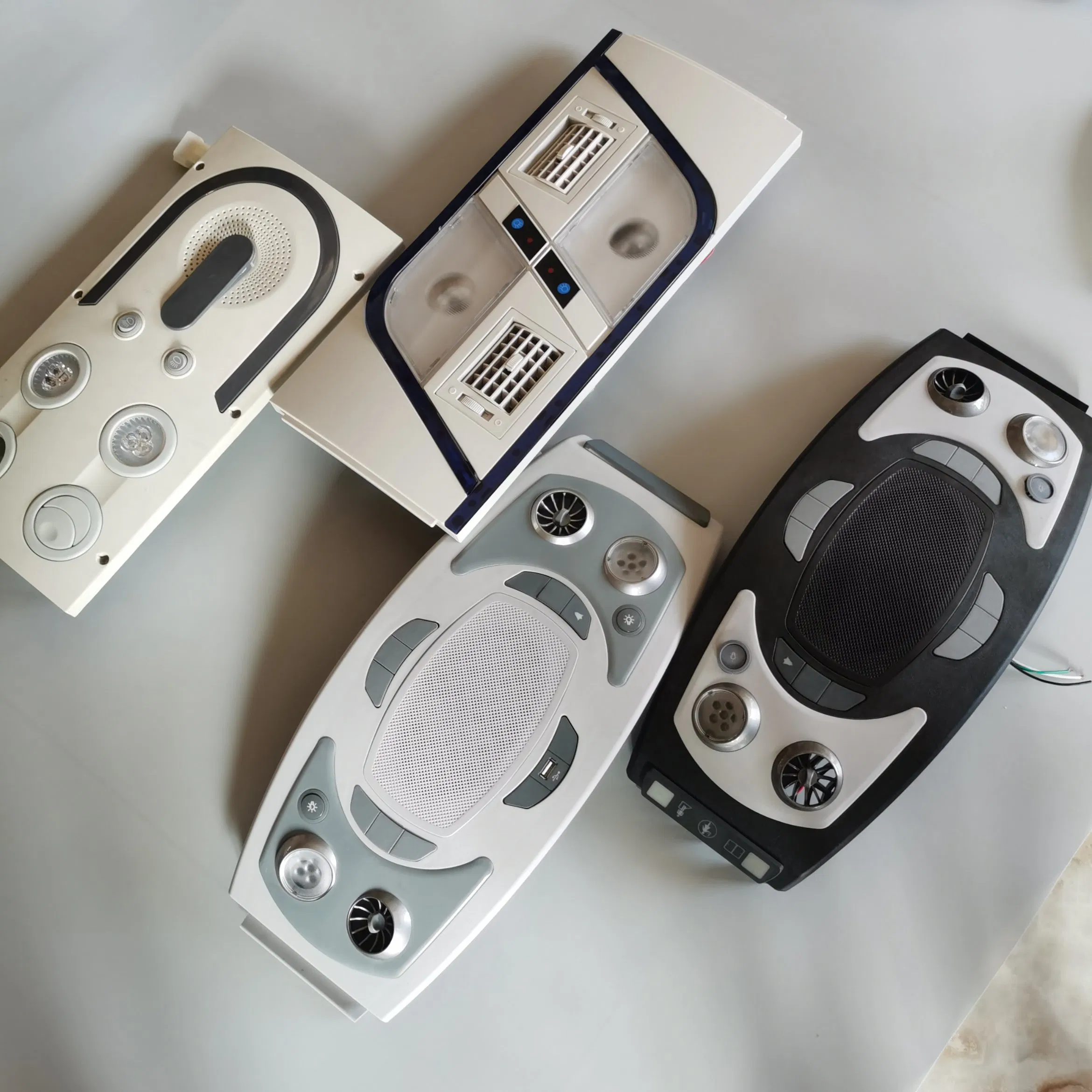 Светильник для автобуса с вентиляцией и LED-подсветкой