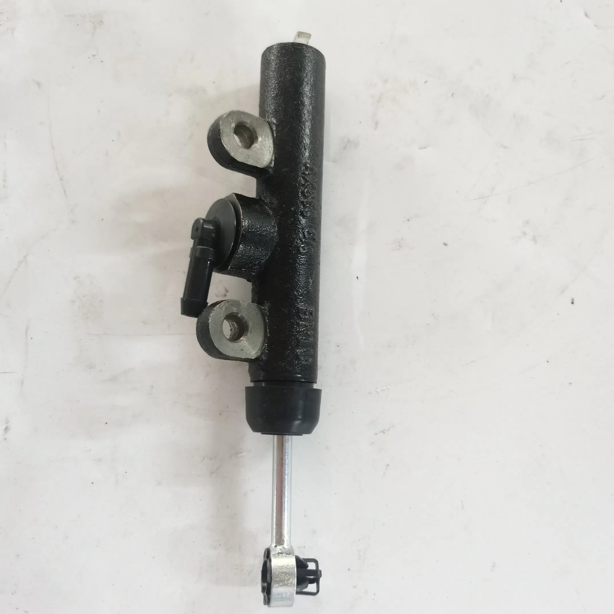 Главный цилиндр сцепления Saic Maxus V80 C00002560