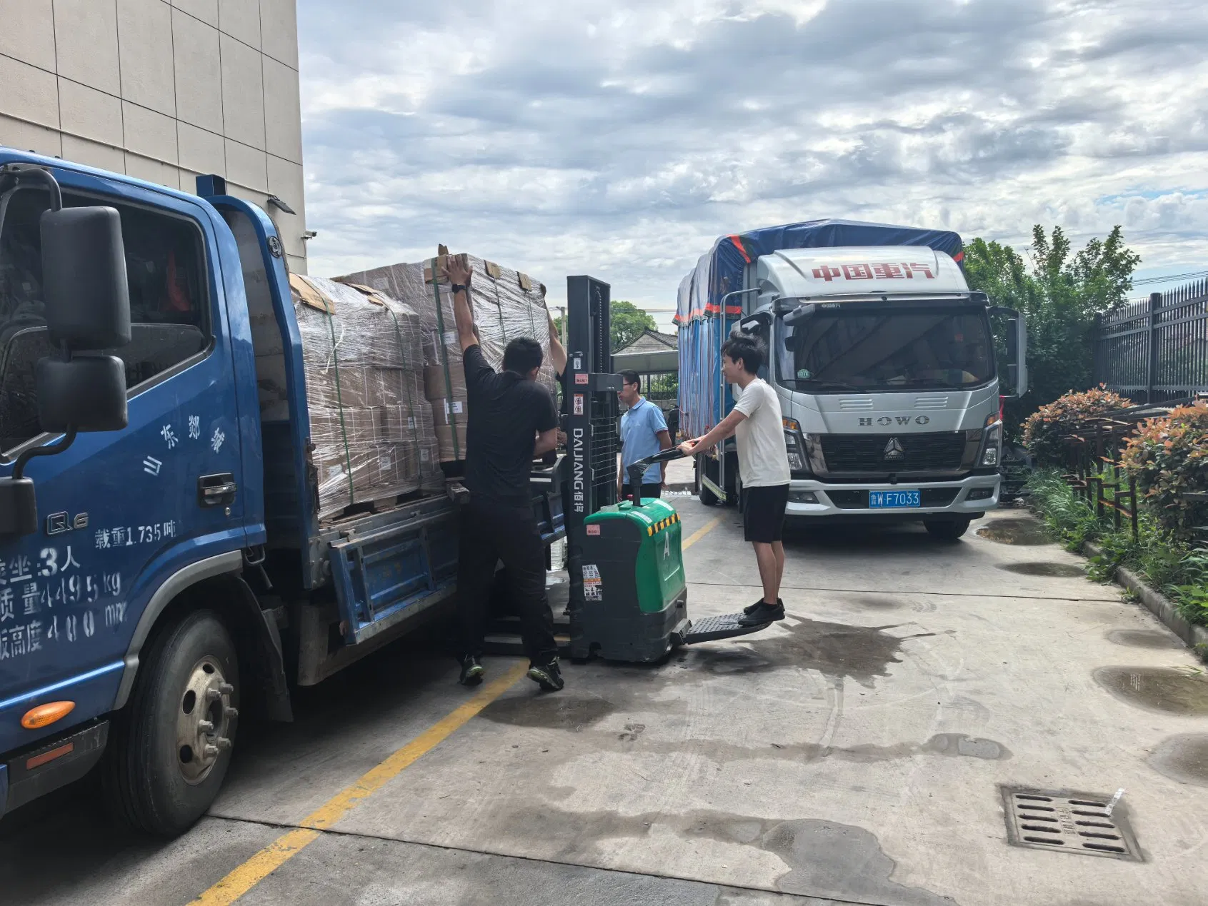 AIPSI Wholesale Auto Part Front Shock Absorber for Toyota 48520-09A71