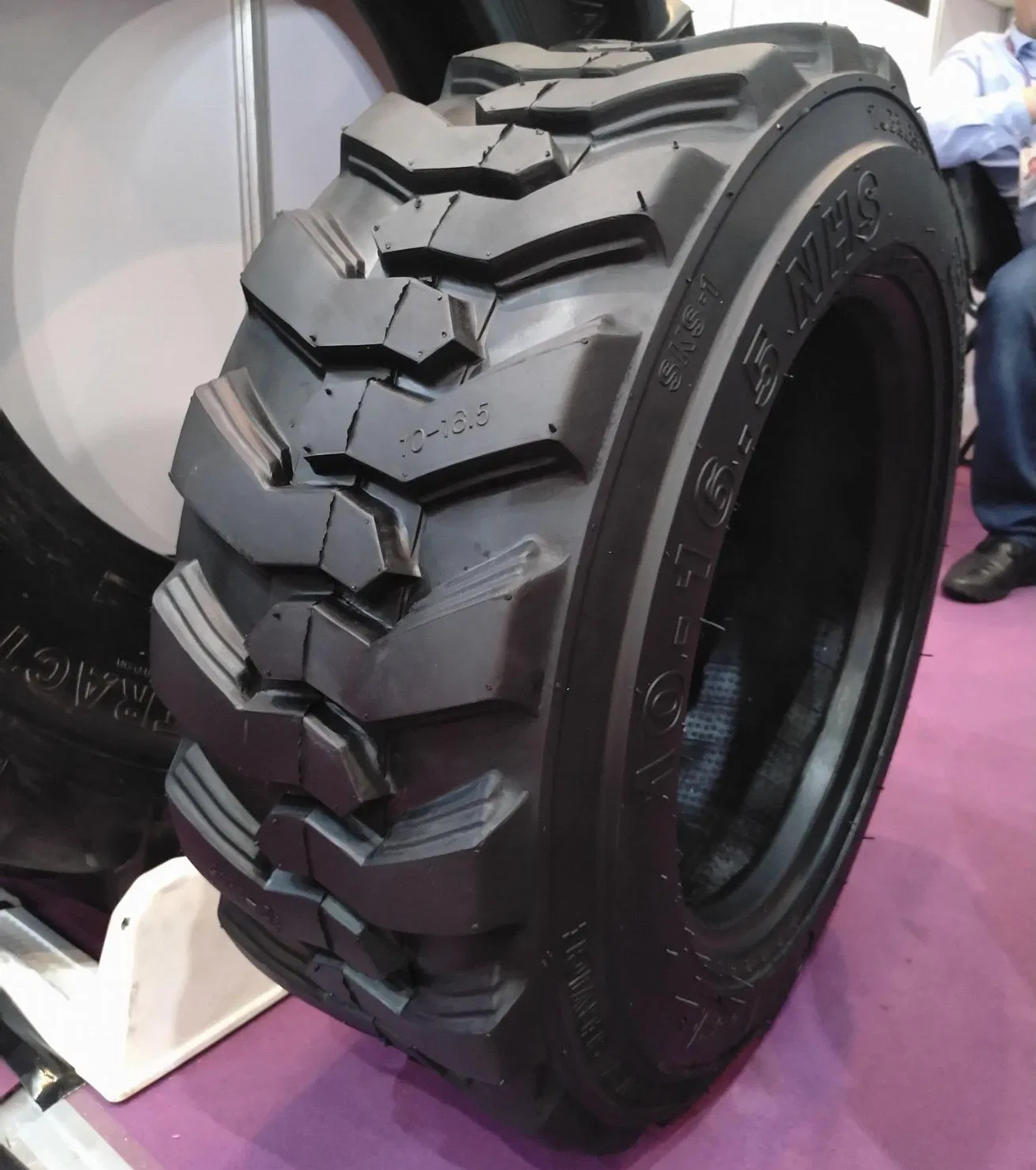 Bias Agricultural Tire R1 15/95-14 700-12 8.3-24 9.5-24 11.2-24 1000/75-15.3 14.9-48 15.8/80-24 16.9-38 1200-18 Skid Steer Tire 10-16.5 12-16.5 12.5/80-18 28*9-