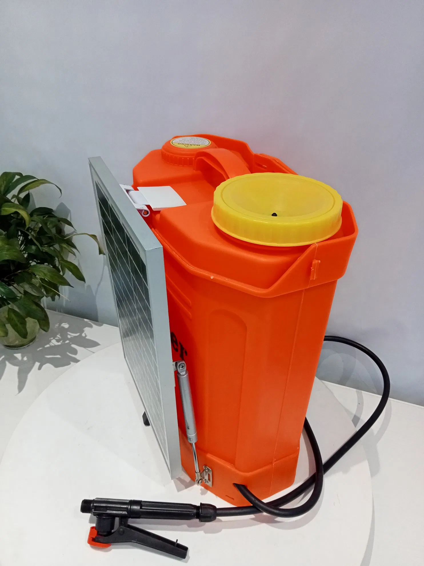 Ранцевый опрыскиватель Farmguard 16л с солнечной панелью