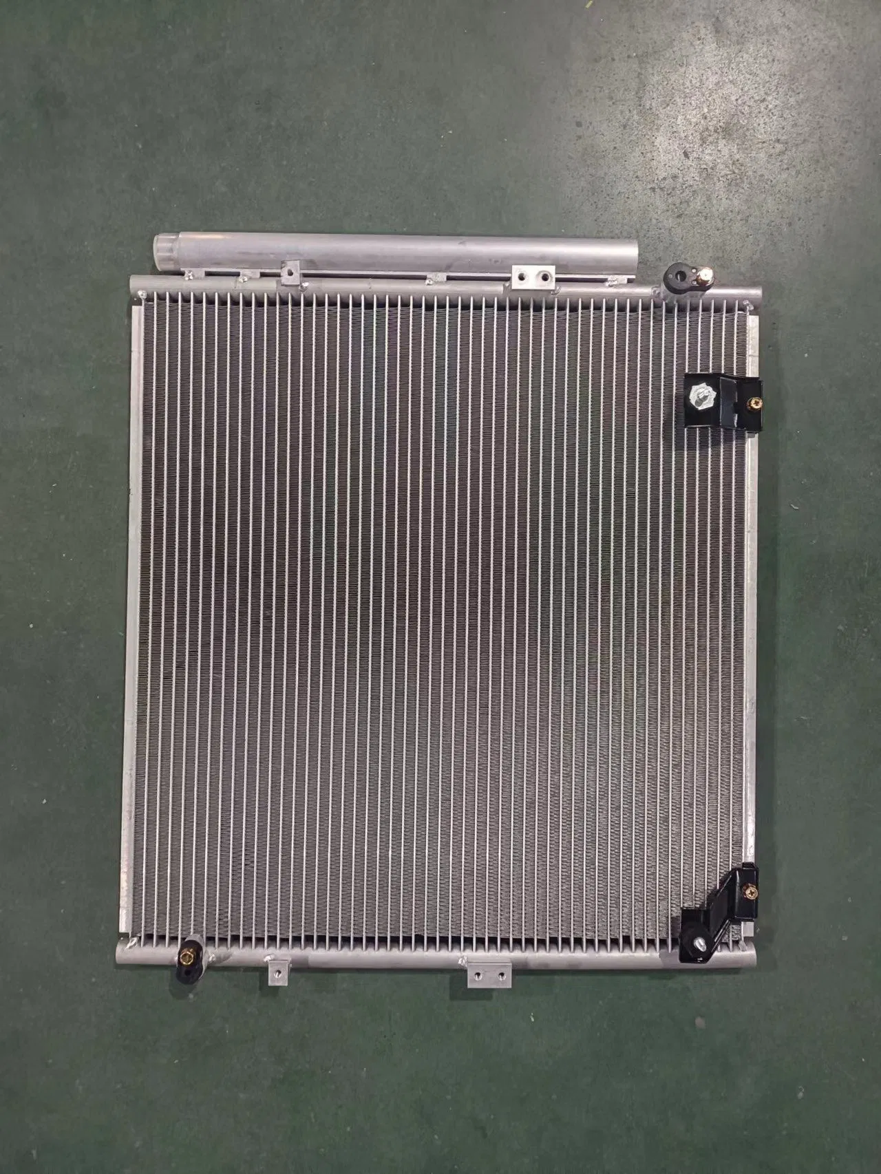 China Factory Wholesale Naqin Car Auto Parts Radiator for Toyota Hilux Hiace Landcruiser Hyundai Nissan Suzuki Mitsubishi Canter Fuso Mercedes Benz Sprinter