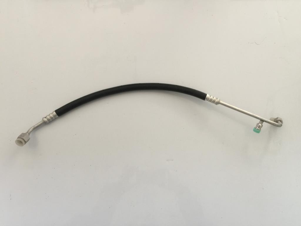 Соединительная трубка конденсатора-осушителя для грузовиков