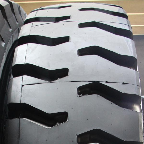 Durable Hilo 18.00r33 21.00r33 Steel Radial OTR Tires E4 Pattern for Mining Haul Trucks and Quarry Equipment