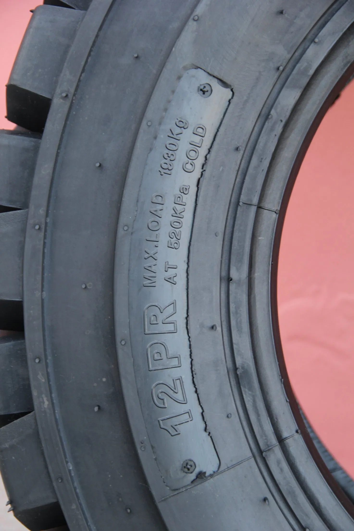 Industrial Skid Steer Tubeless Tyre 10-16.5 Bias Tire