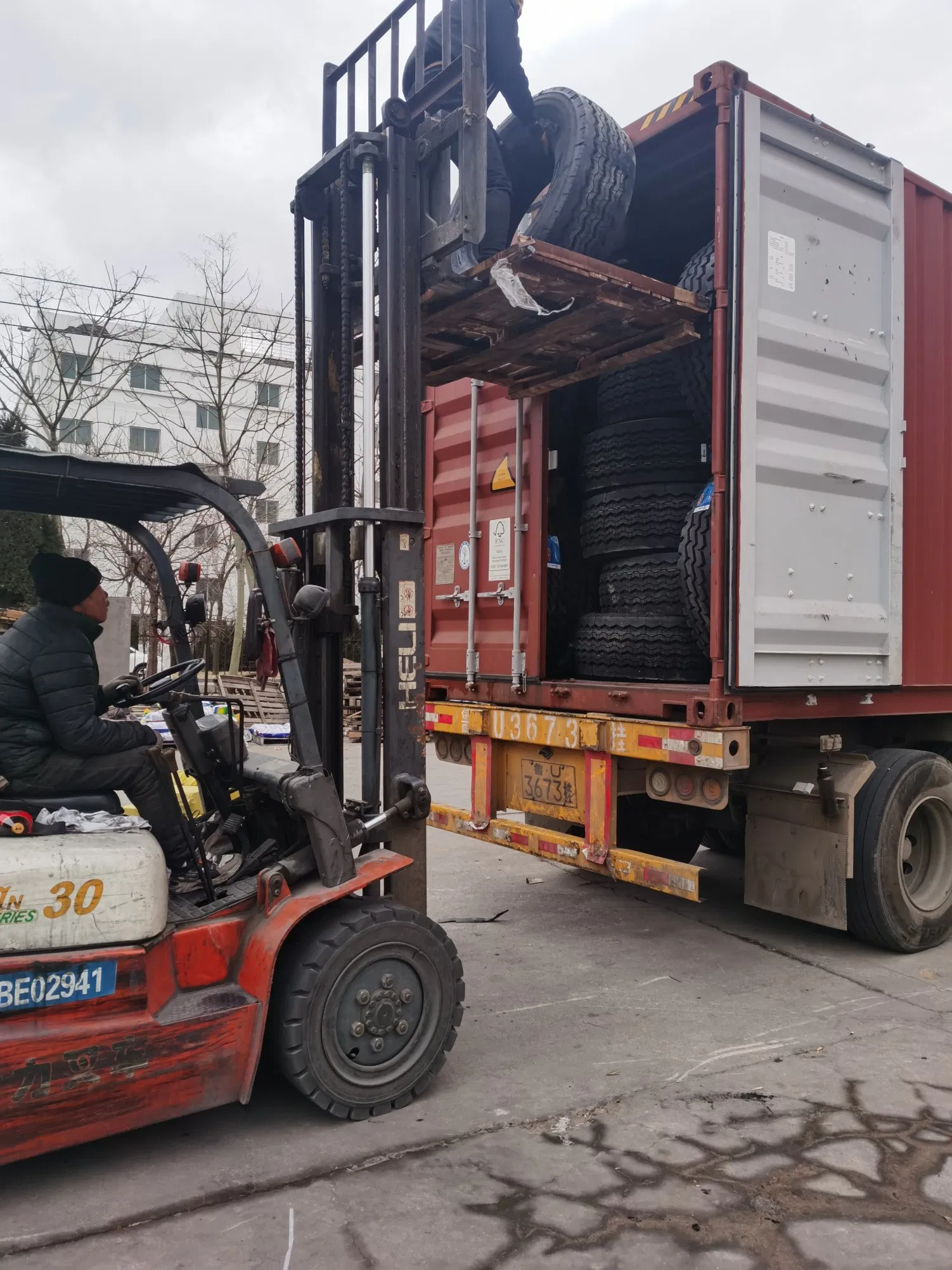 China Wholesale Radial Truck Tyre, Bus Tyre, TBR Tyre, Car Tyres, Passenger Car Tyre, OTR Tyre