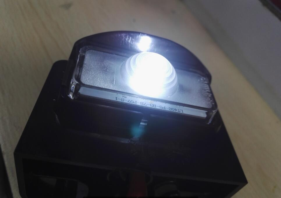 Фонарь подсветки номера LT-402 (E4, 24V)