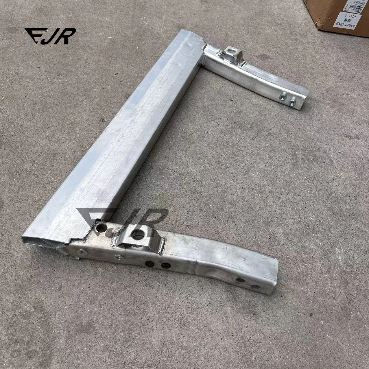 Auto Parts 670175522 Automotive Cladding System Radiator Lower Beam for Maserati Levante Car Parts