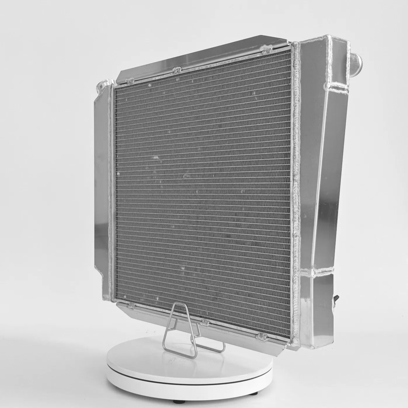 Радиатор алюминиевый для Ford Bronco 66-77