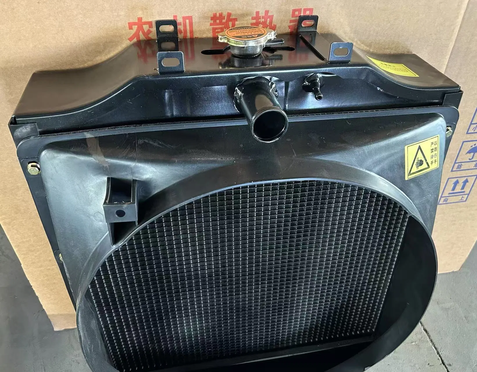 Алюминиевый радиатор для тракторов Lovol