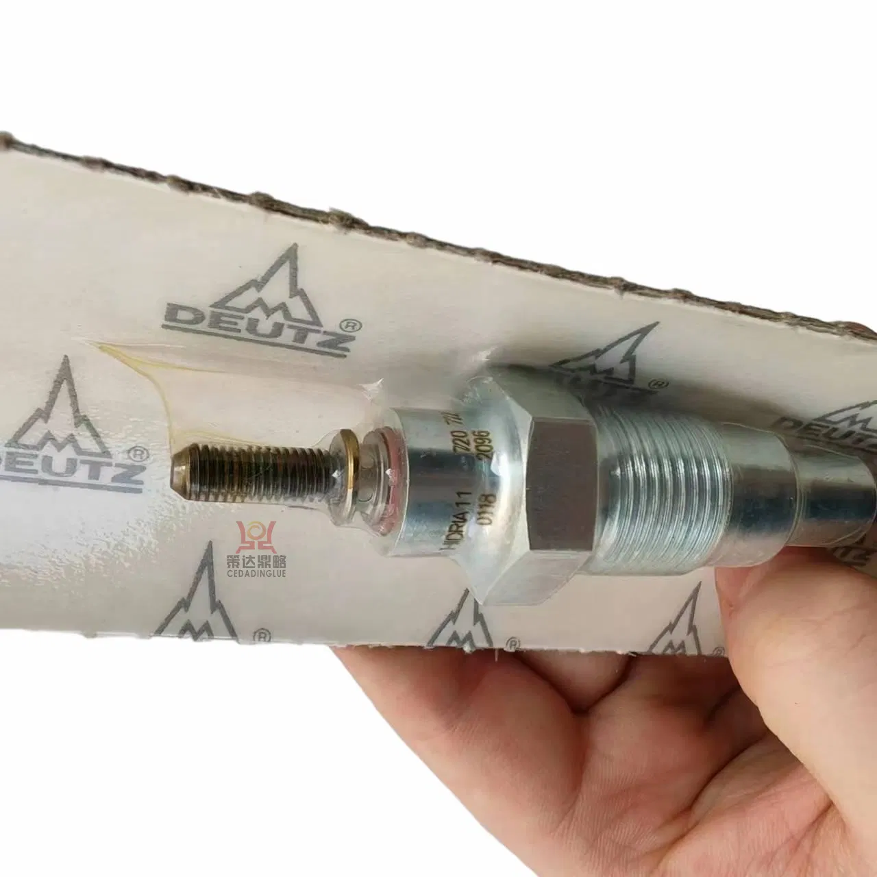 Свеча накаливания Deutz 01182096 для дизельного двигателя