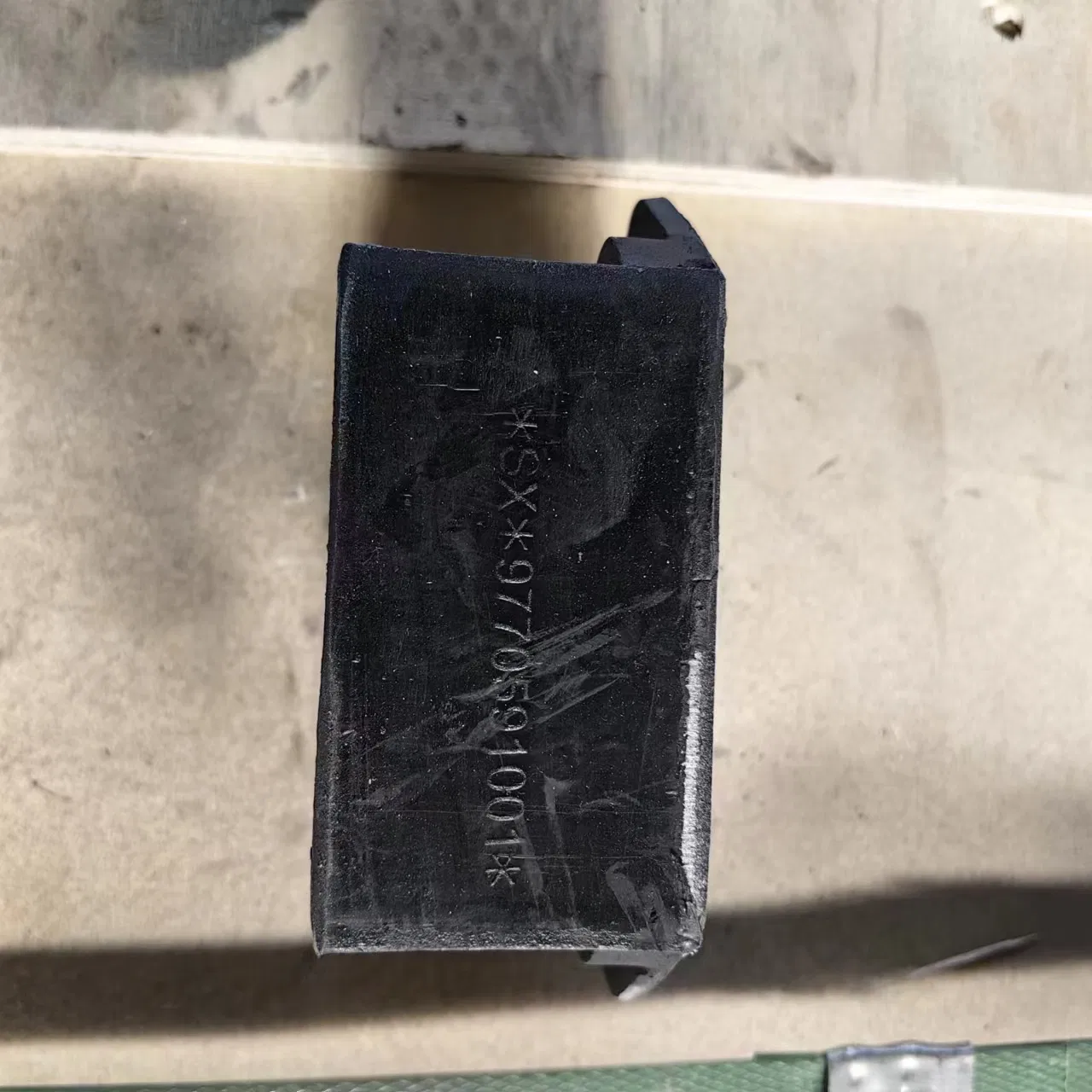 Передняя резиновая опора двигателя Sinotruk HOWO WG1680590095