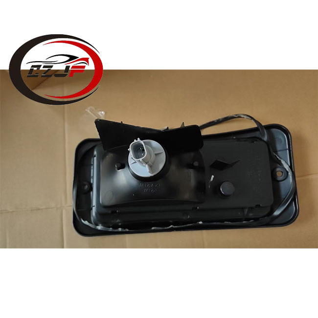 Задний отражатель для Mitsubishi Nativa 2007 (MR465017)