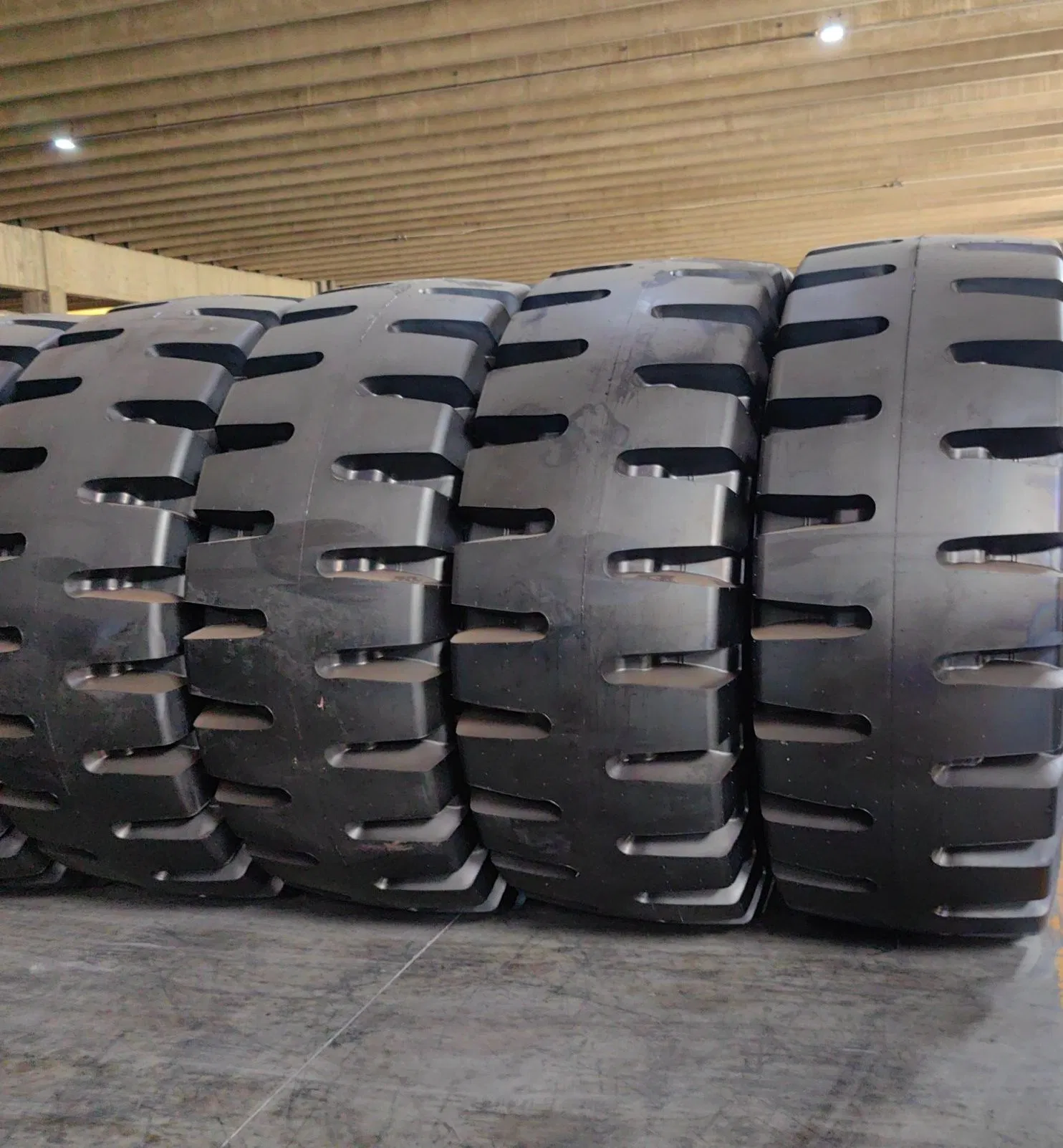 Giant Mine Tire L5 35/65r33 45/65r45 45/65-45 OTR Loader Tyre 40.00r57 Price