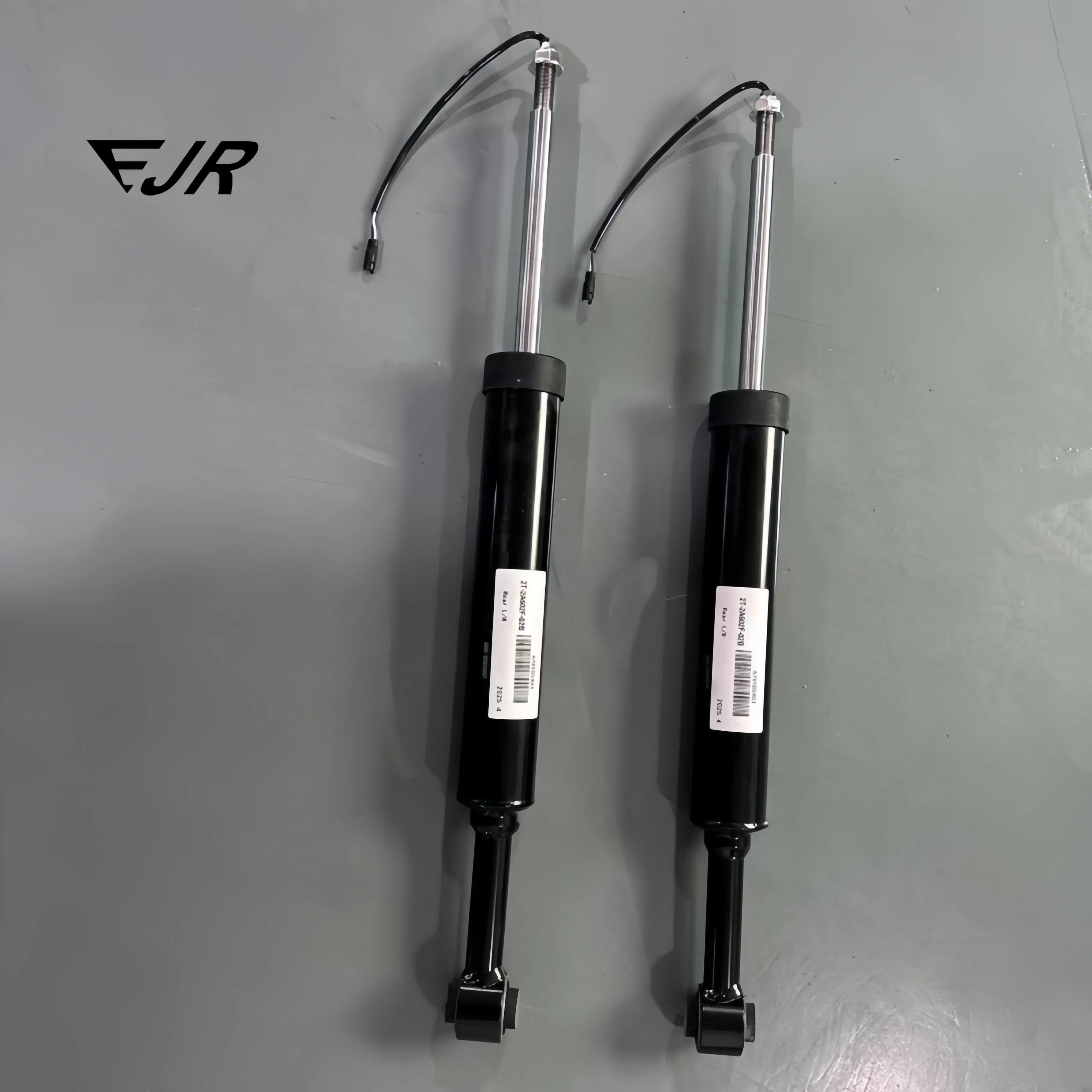Auto Parts 670105403 / 670303724 / 670105403 / 670033244 Rear Shock Absorber with Sensor Cable for Maserati Ghibli Quattroporte Car Parts