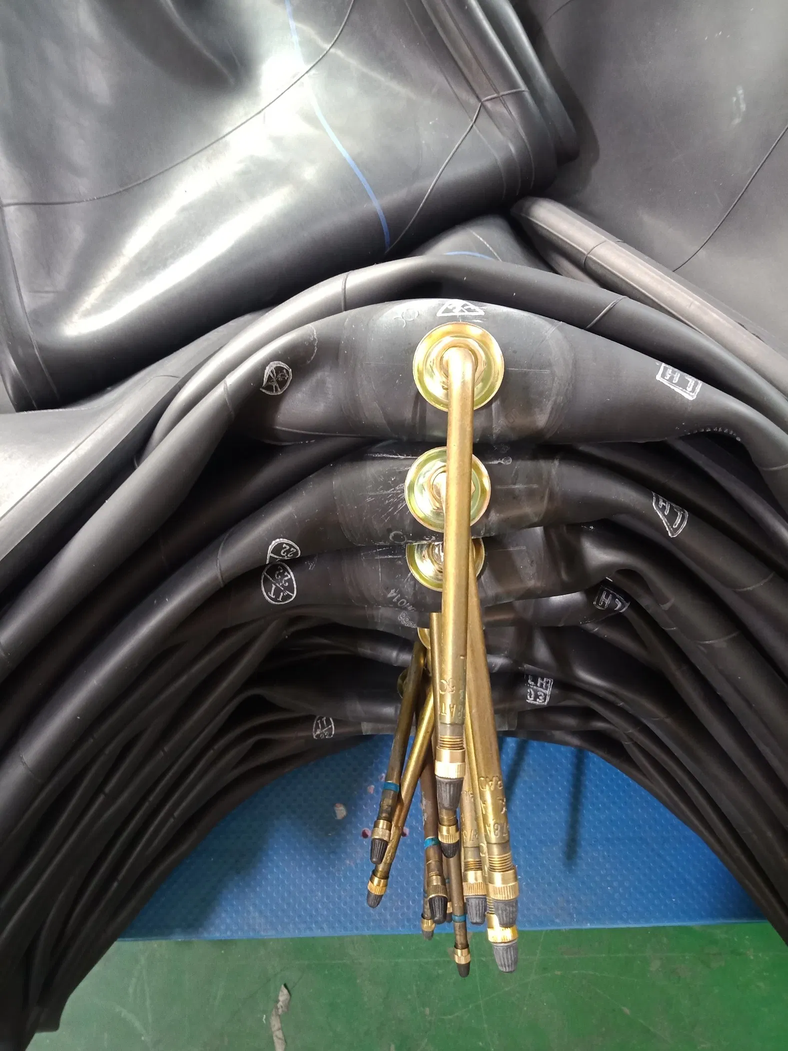 Камеры для грузовых шин 10.00r20-12.00r24, бутилкаучук