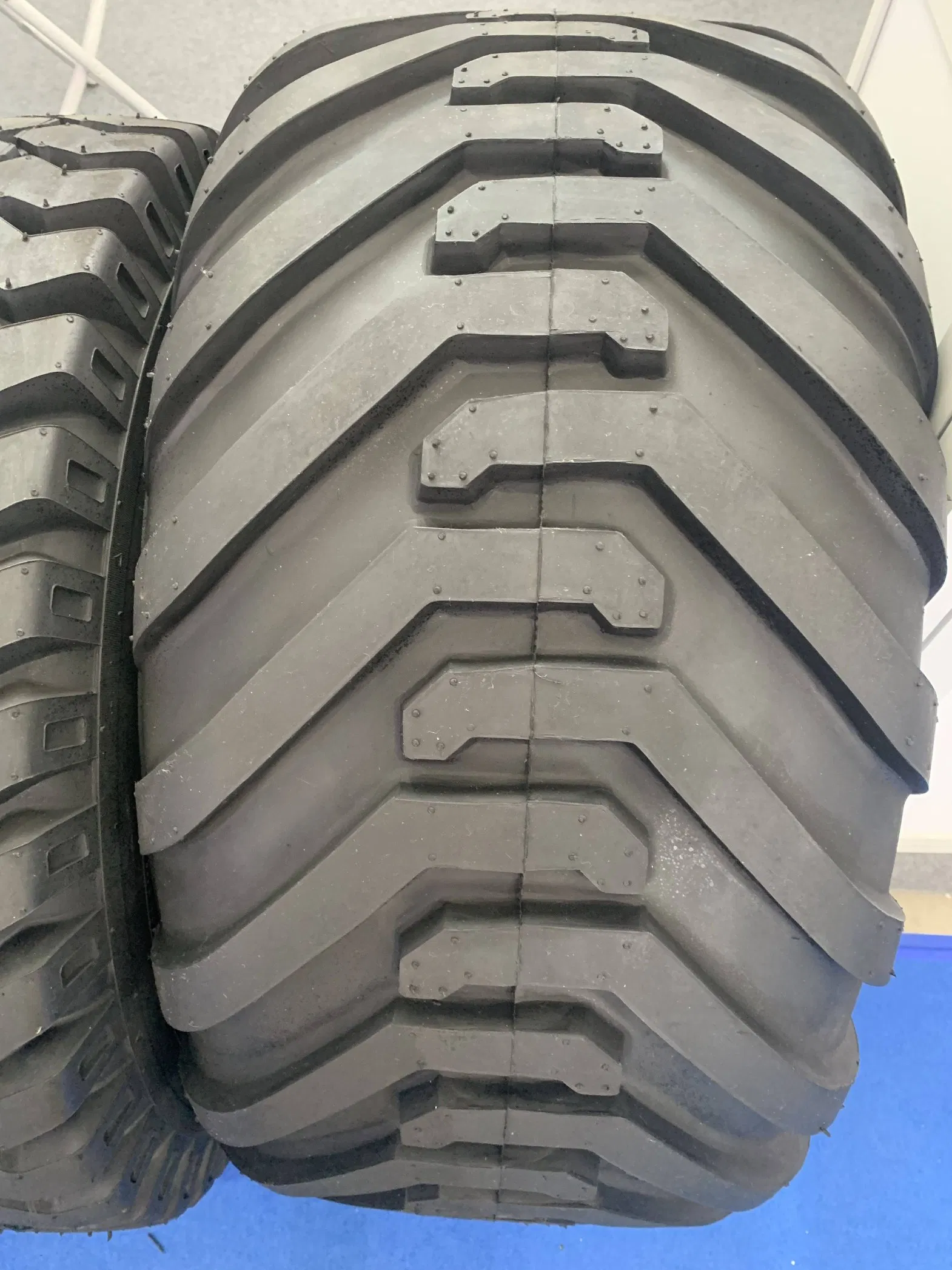 Шины лесные Good Price 18.4-30, 24.5-32, 35.5-32 и др.