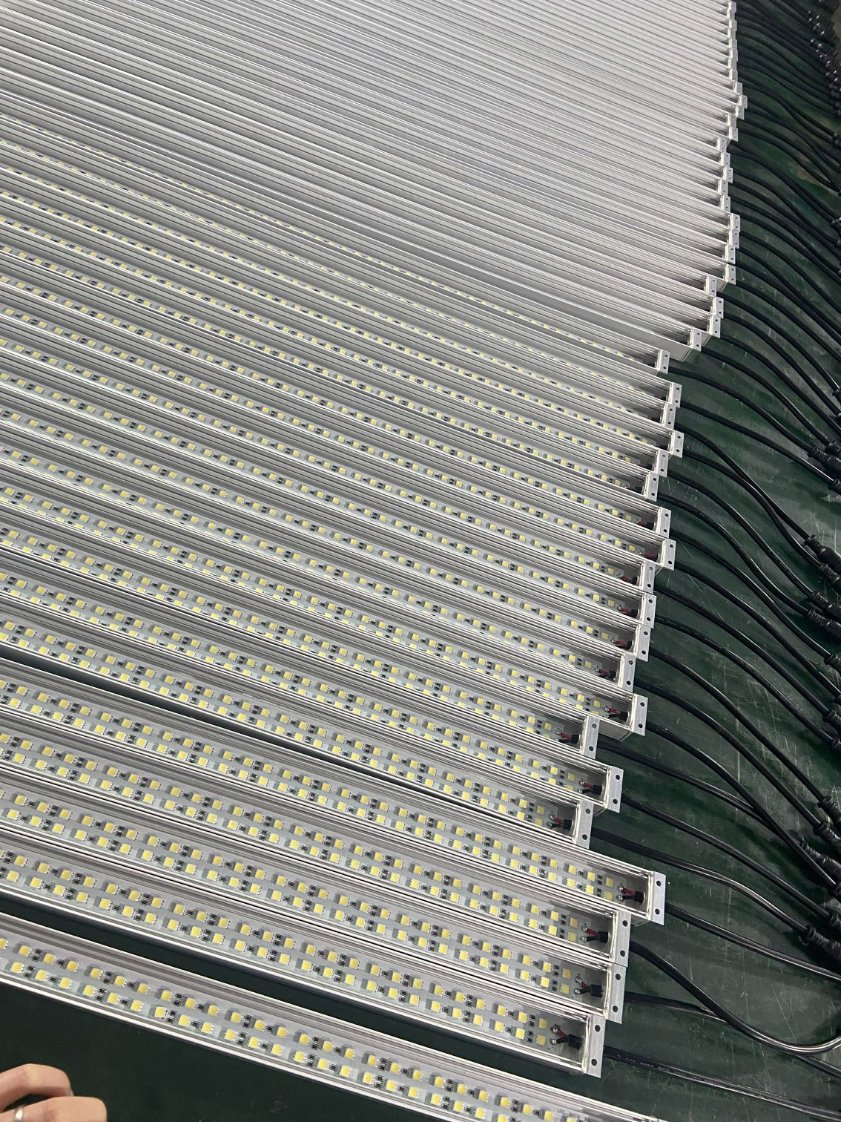 Алюминиевый светодиодный профиль IP65 24В 20Вт для улицы