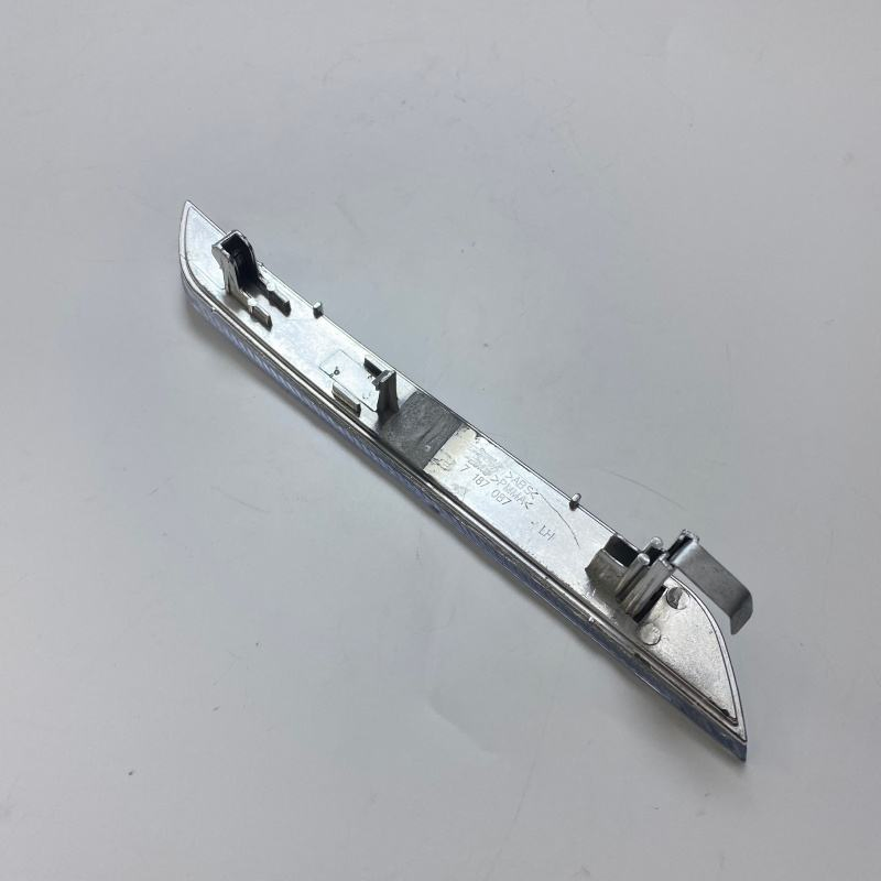 Отражатель переднего бампера для BMW X6 2007-2010