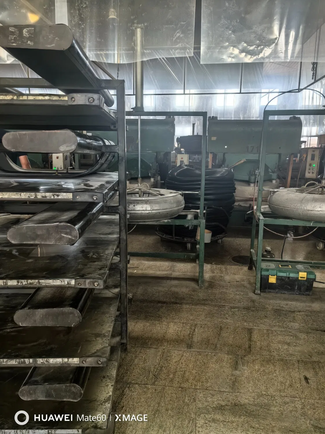 High Quality and Good Price Butyl Inner Tube for Passage Car B825r20